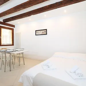  Apartment Bricola Biennale Italien